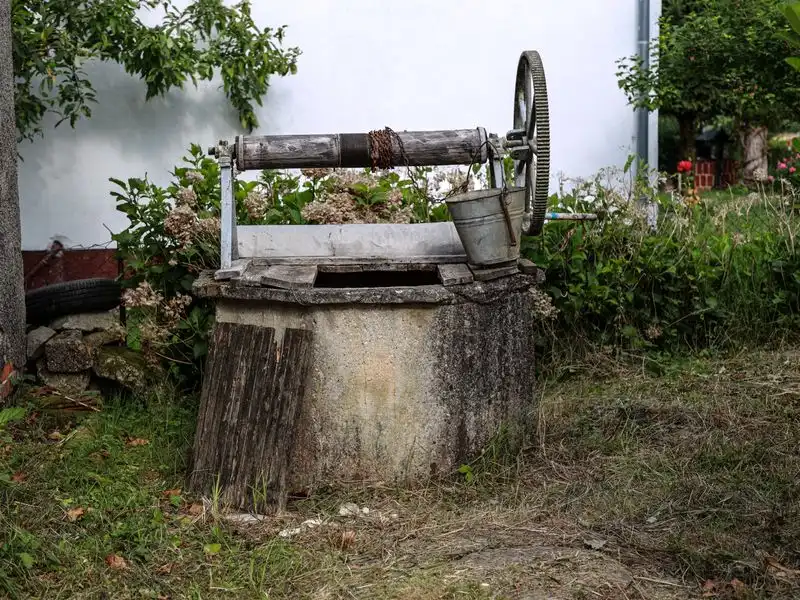 Open well with pump